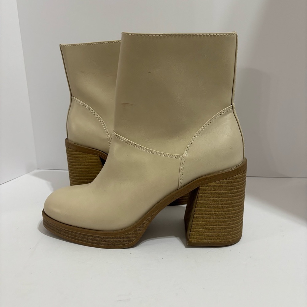 Universal‎ Thread Women's
Olly Platform Boots - Off White - Womens    Size 11